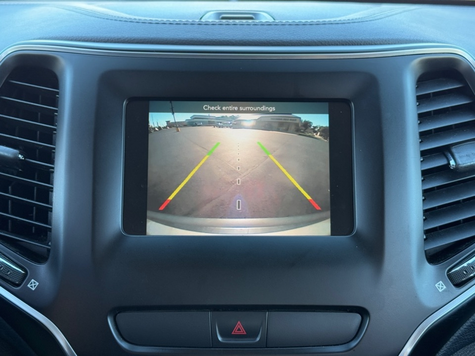 2019 Jeep Cherokee Latitude FWD, 38969, Photo