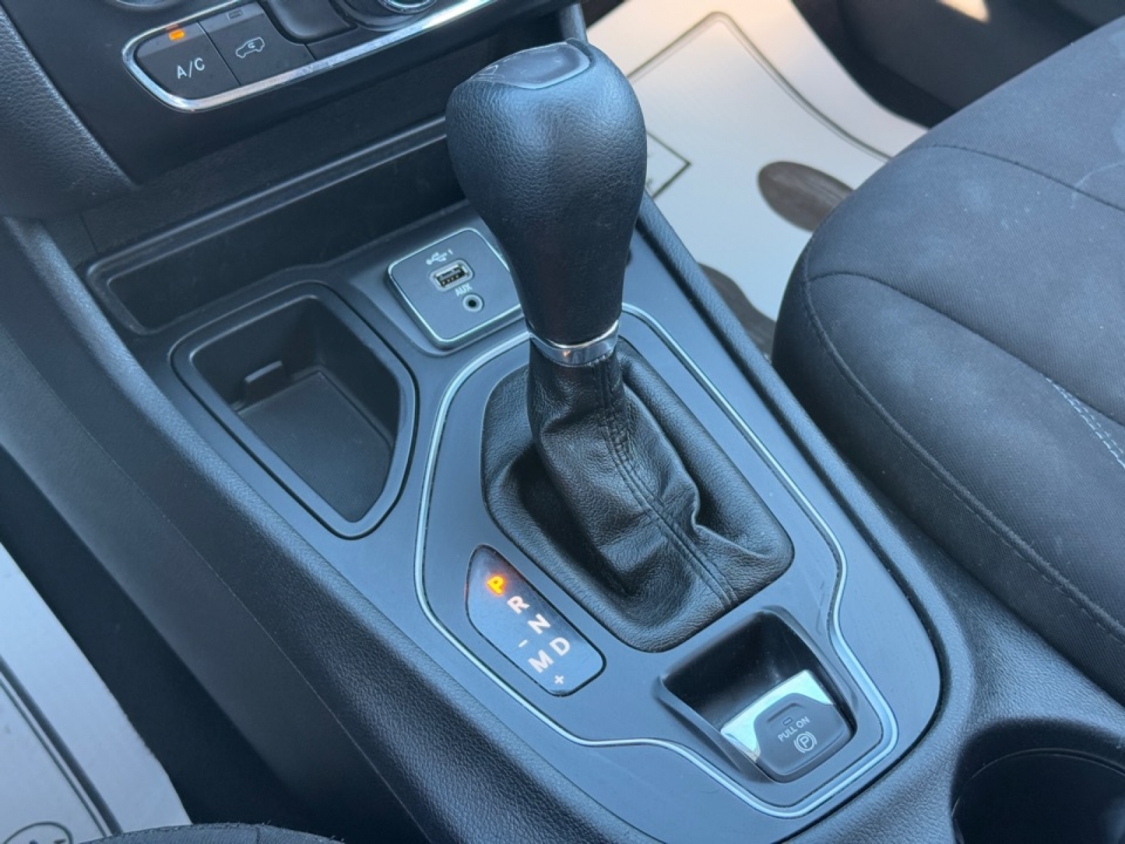 2019 Jeep Cherokee Latitude FWD, 38969, Photo