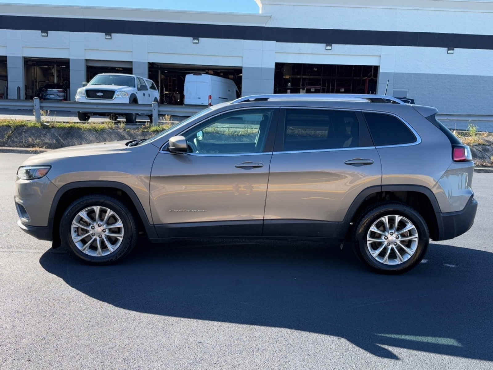 2019 Jeep Cherokee Latitude FWD, 38969, Photo