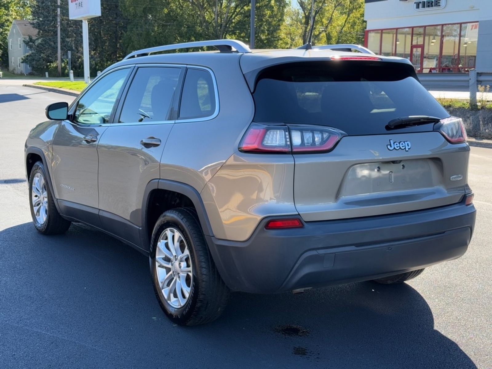 2019 Jeep Cherokee Latitude FWD, 38969, Photo