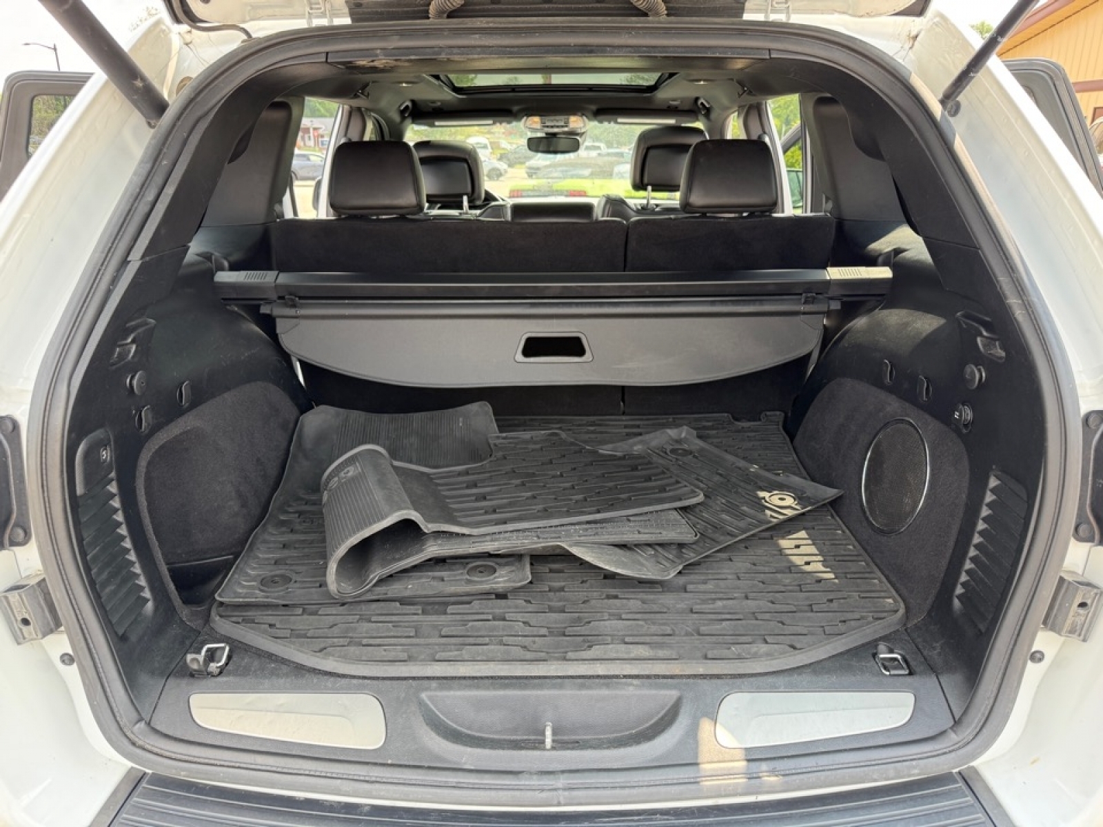 2019 Jeep Grand Cherokee Overland, 38502, Photo