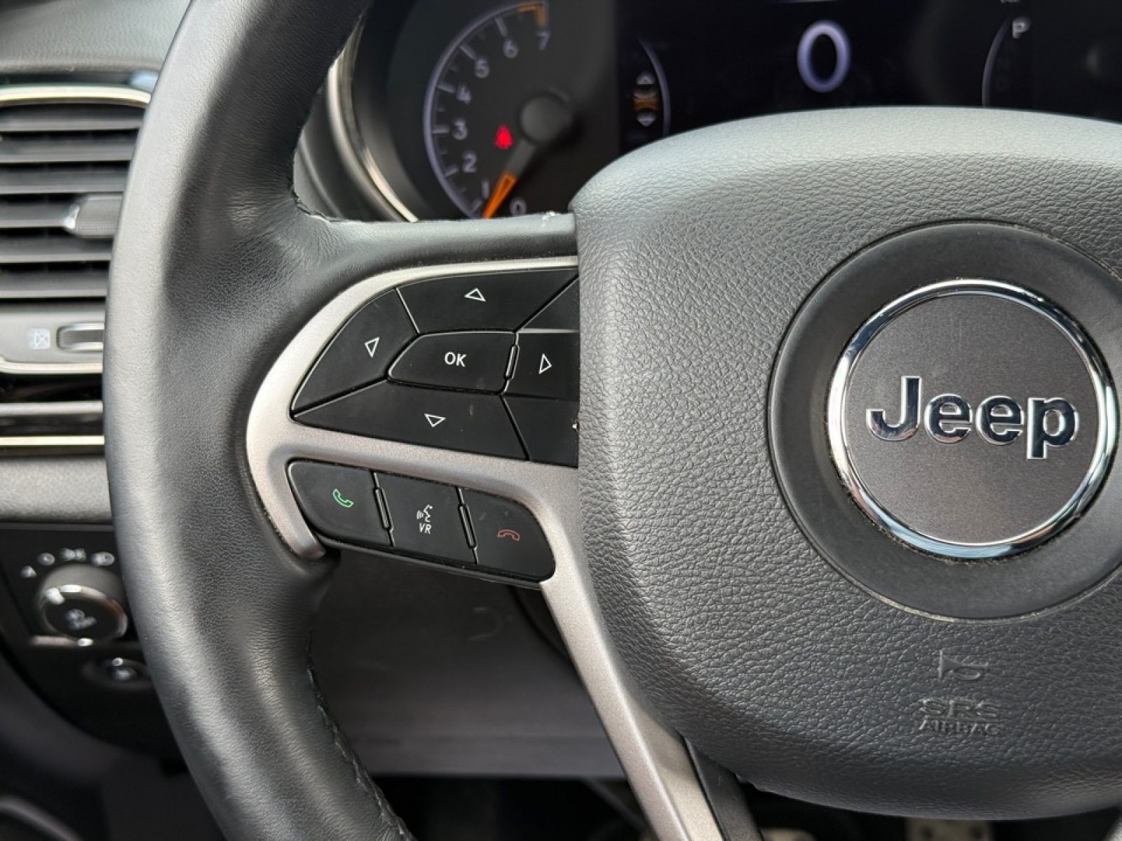 2019 Jeep Grand Cherokee Overland, 38502, Photo