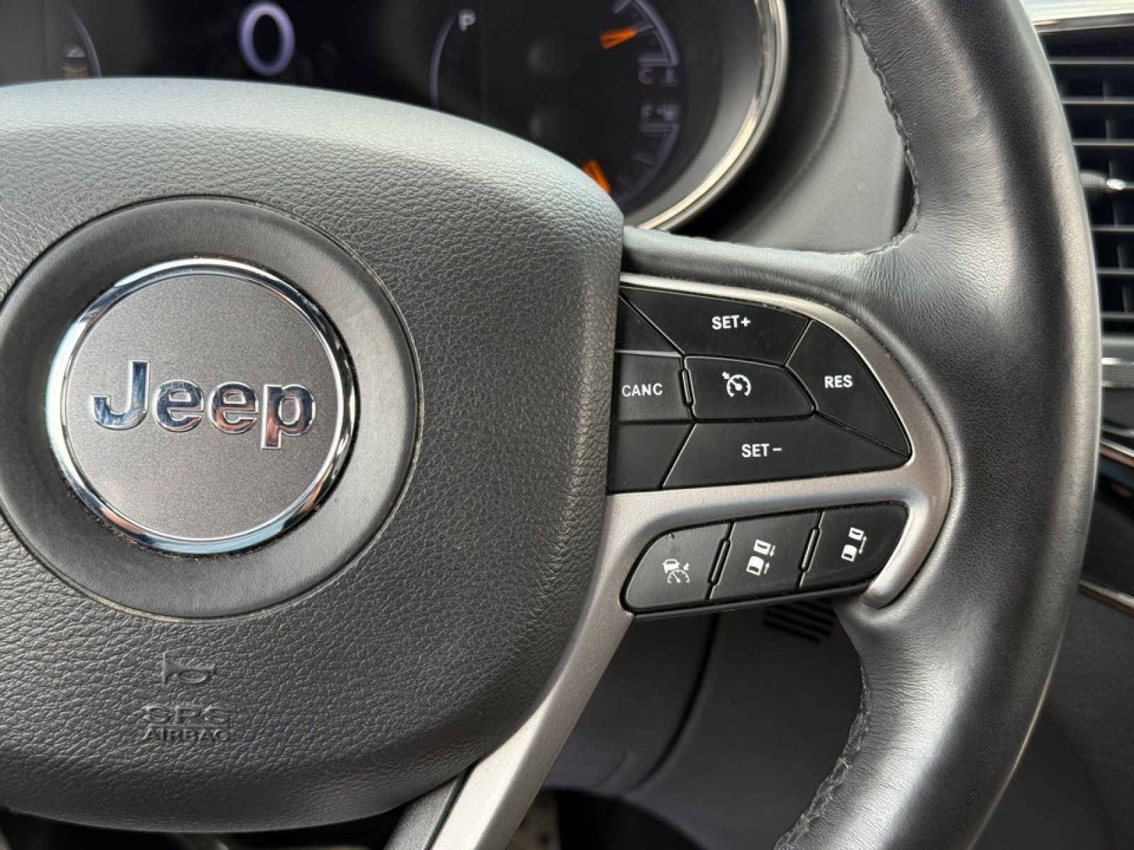 2019 Jeep Grand Cherokee Overland, 38502, Photo