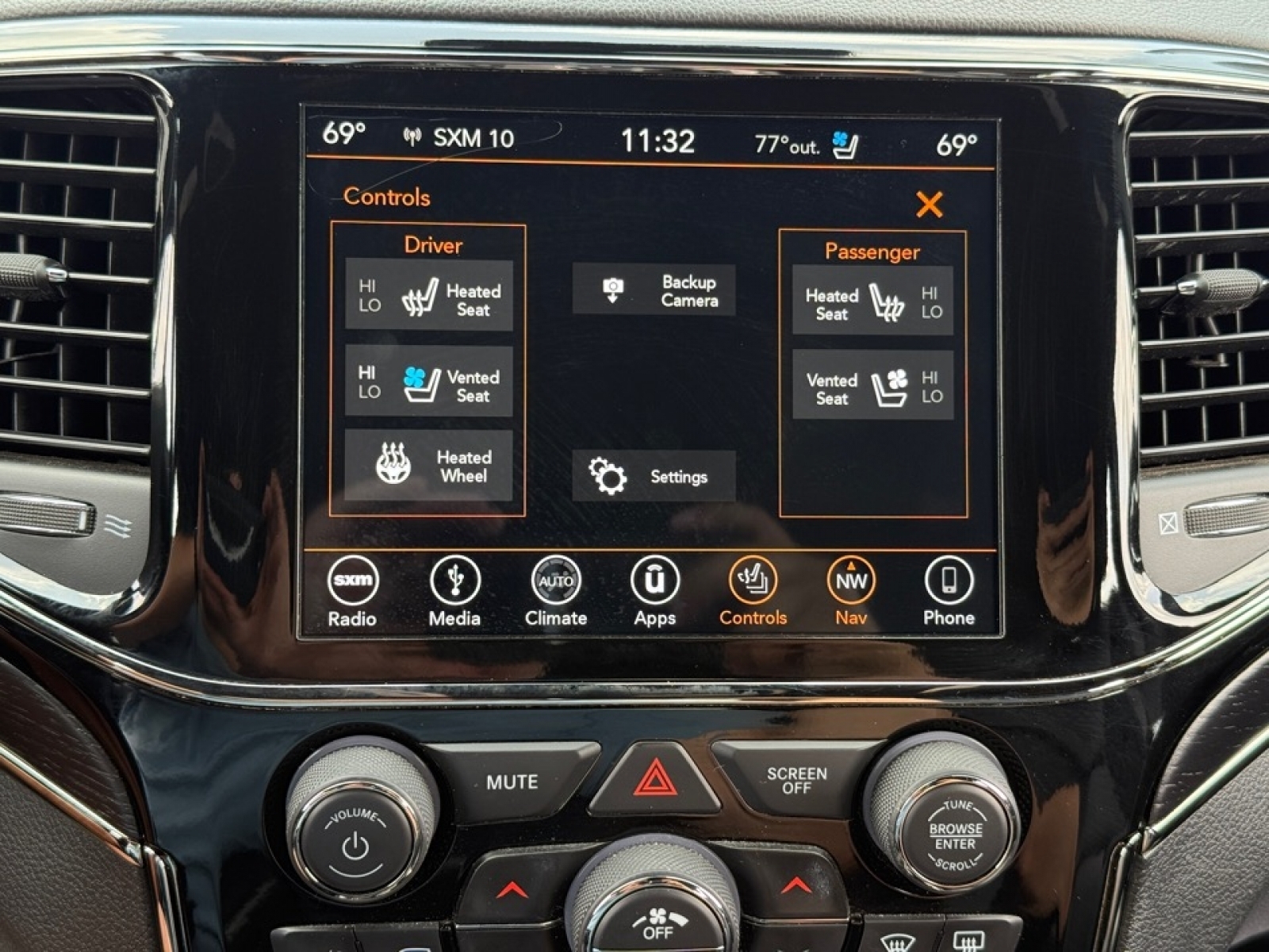 2019 Jeep Grand Cherokee Overland, 38502, Photo