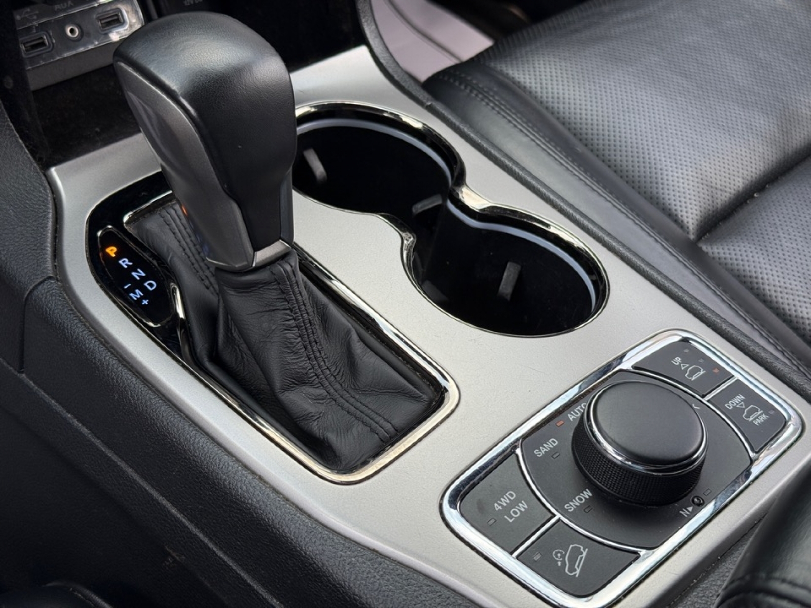 2019 Jeep Grand Cherokee Overland, 38502, Photo