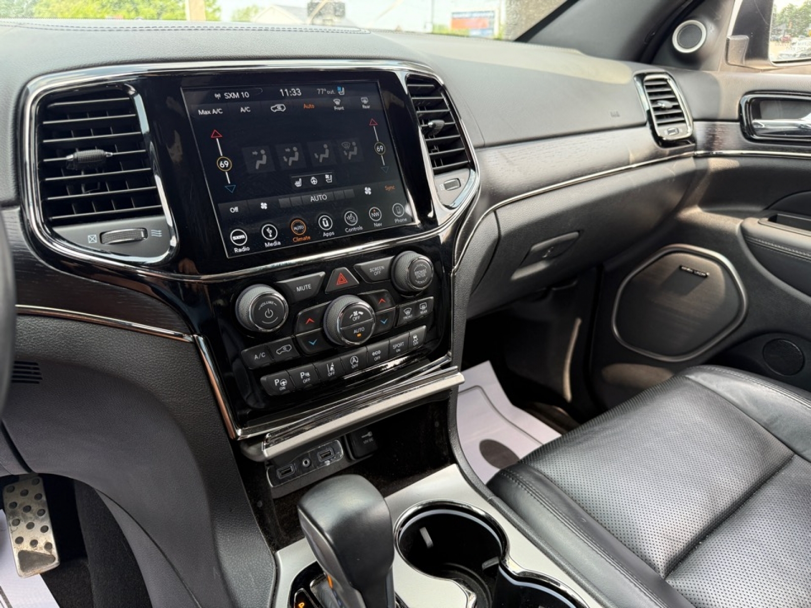 2019 Jeep Grand Cherokee Overland, 38502, Photo