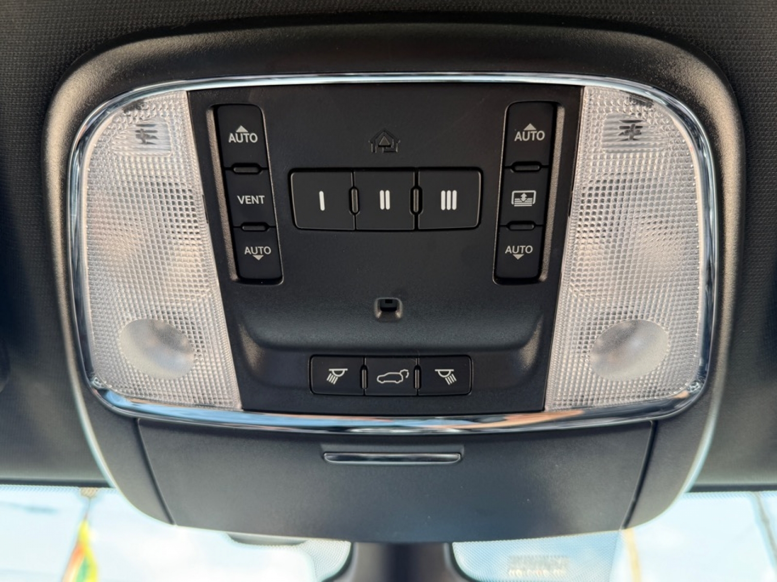 2019 Jeep Grand Cherokee Overland, 38502, Photo