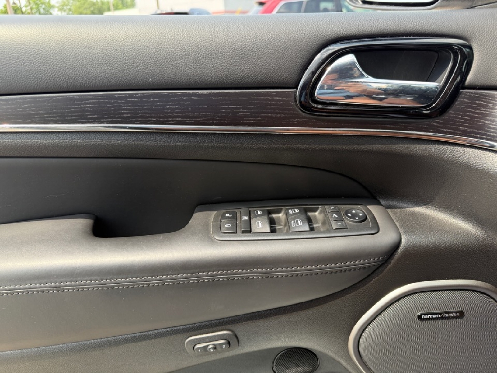 2019 Jeep Grand Cherokee Overland, 38502, Photo