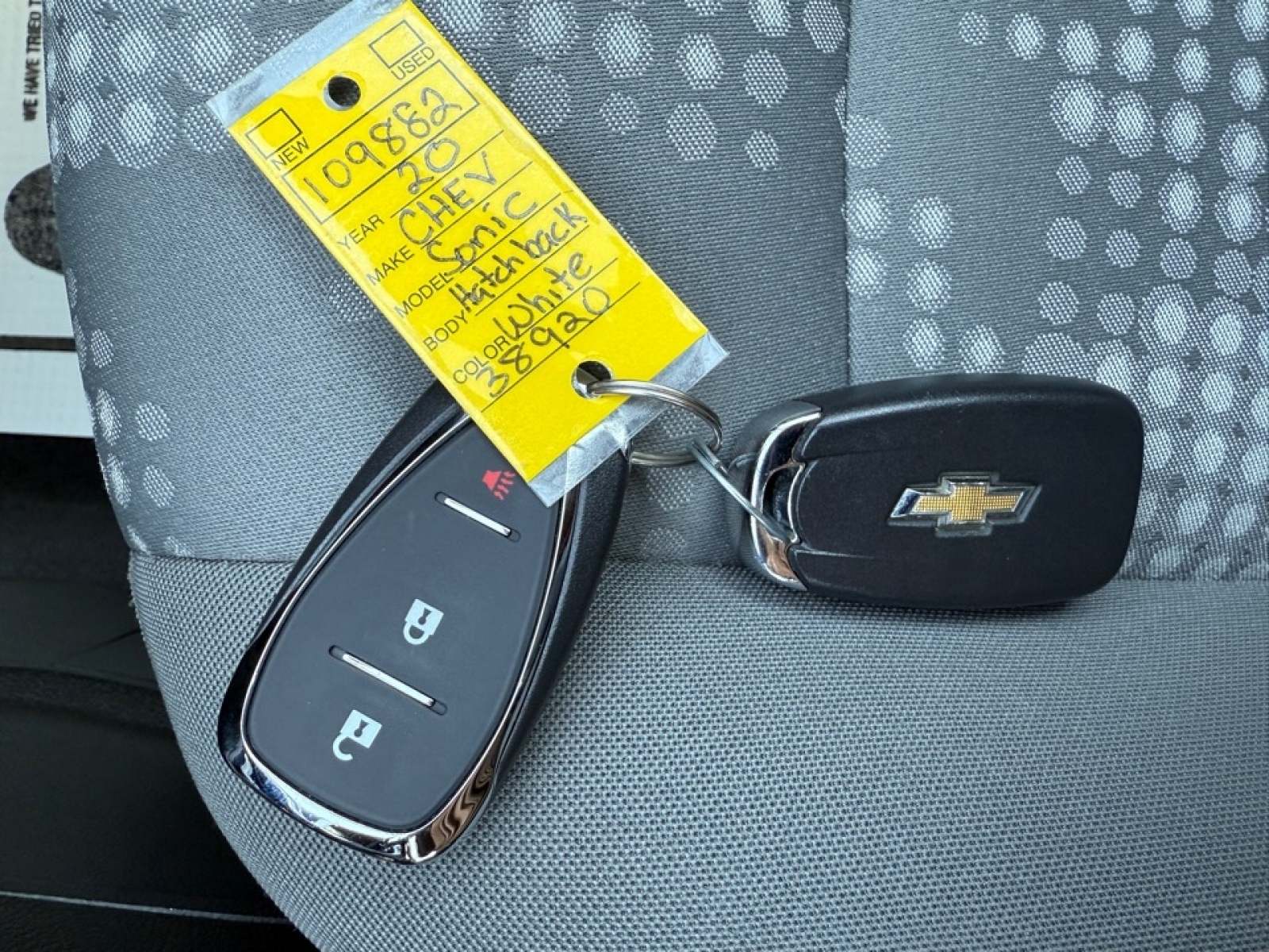 2020 Chevrolet Sonic FWD Hatchback 1FL 5-Door, 38920, Photo