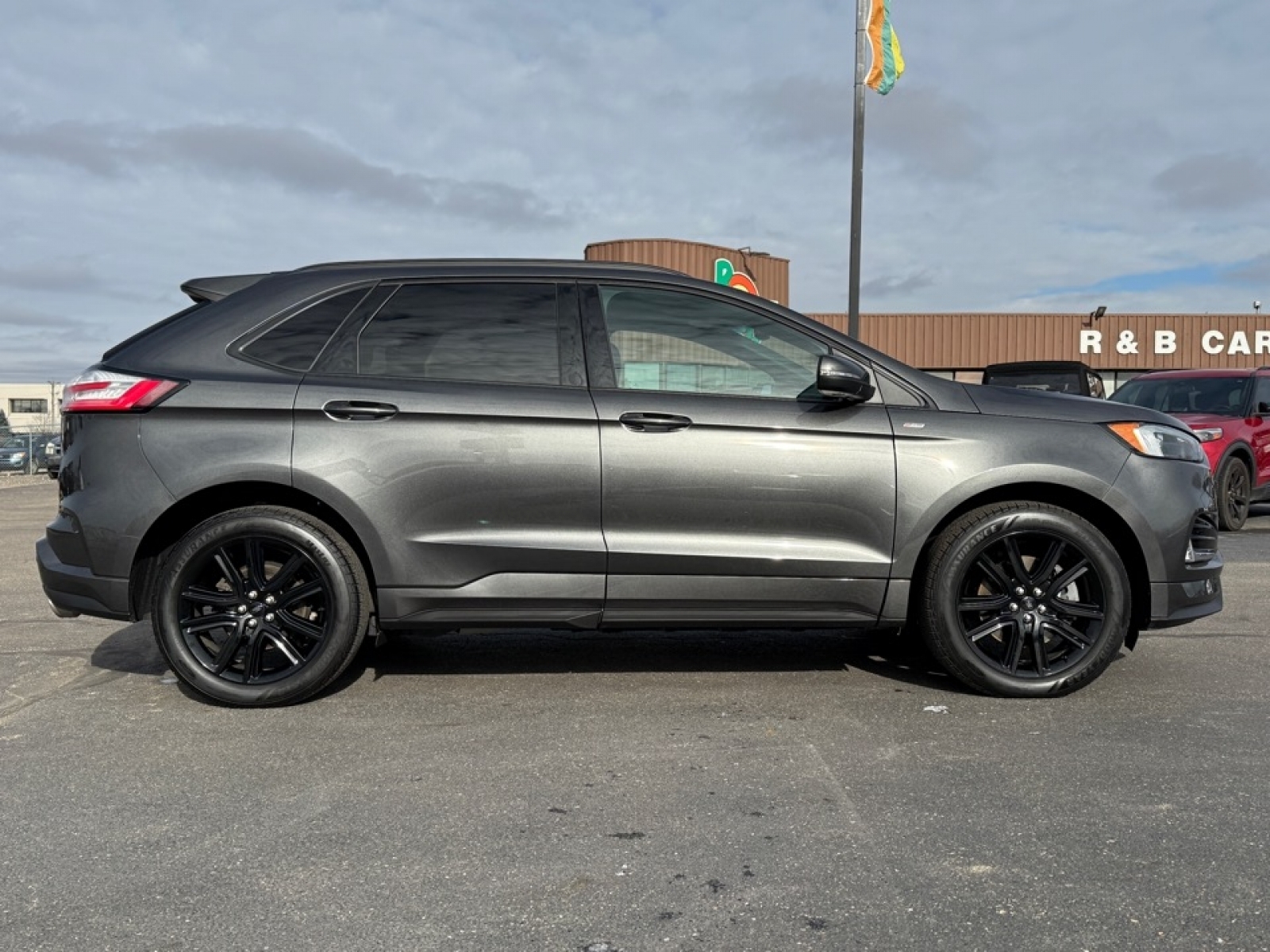 2020 Ford Edge image