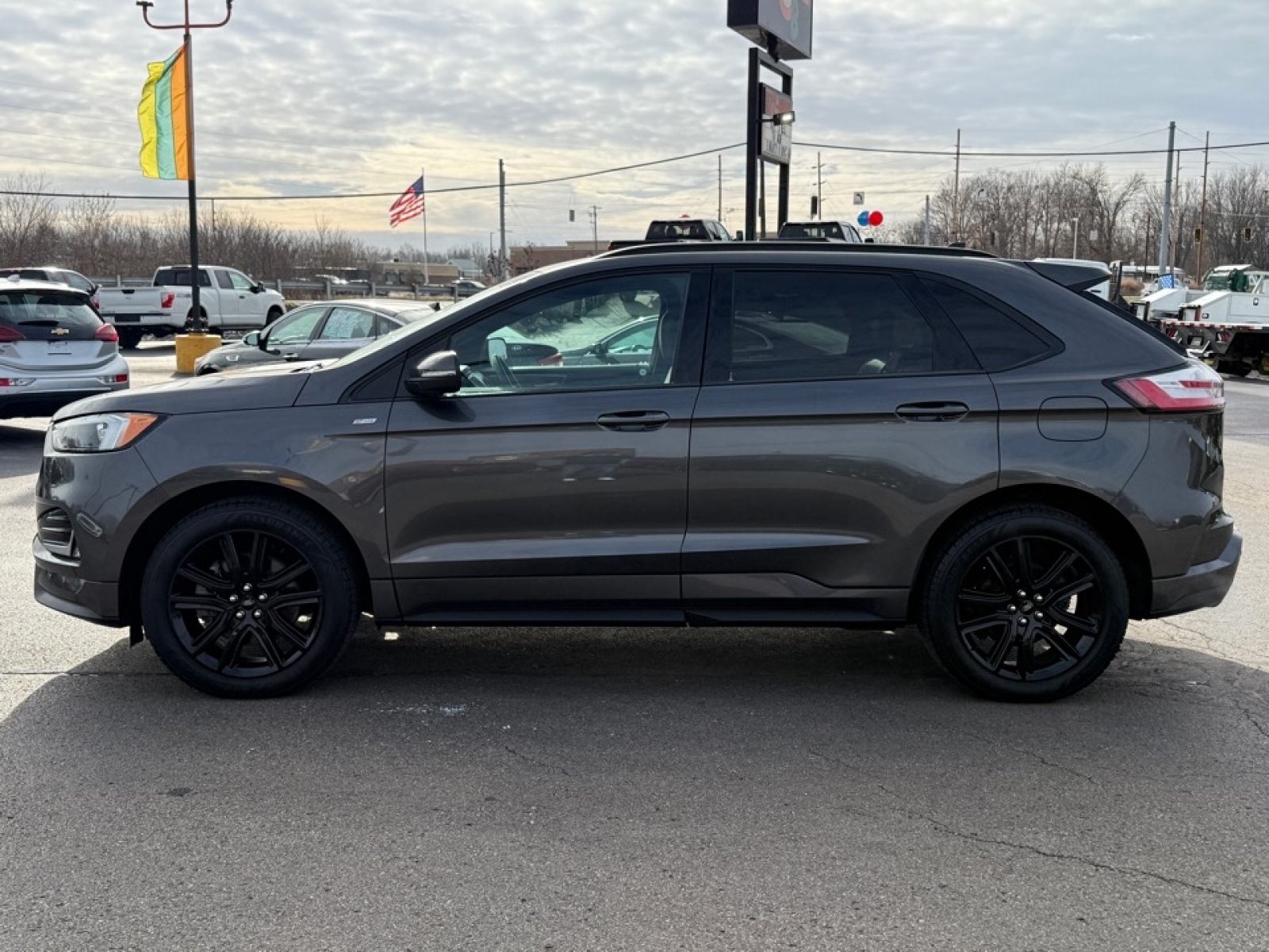 2020 Ford Edge image