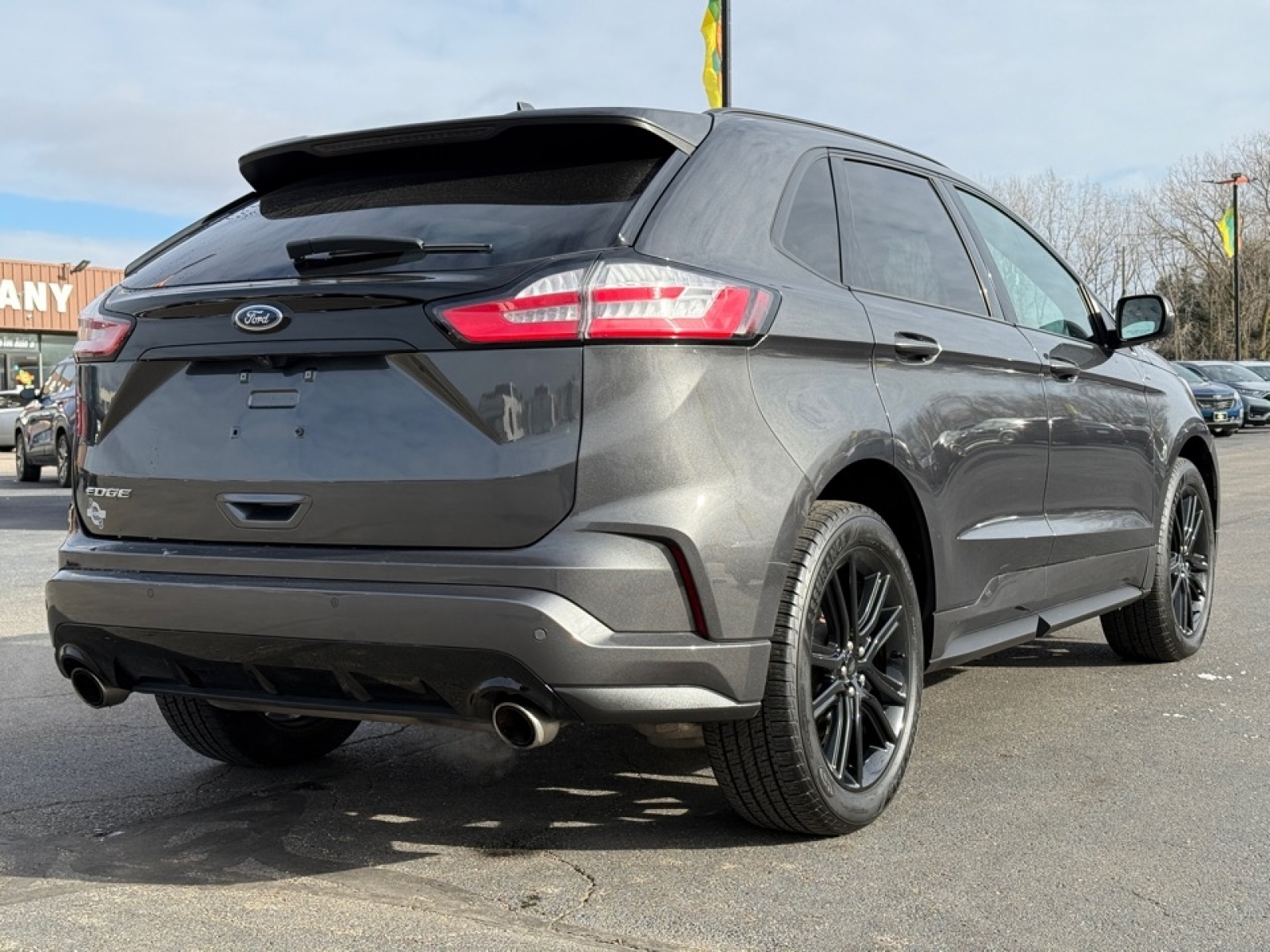 2020 Ford Edge image