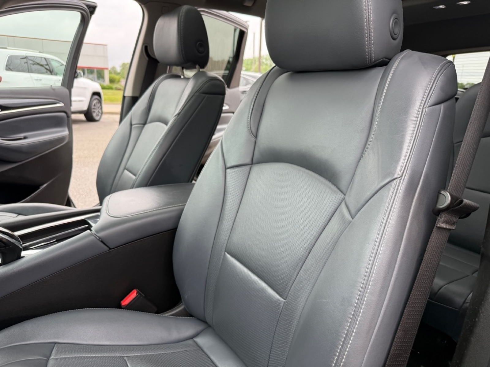 2021 Buick Enclave AWD Essence, 38434, Photo