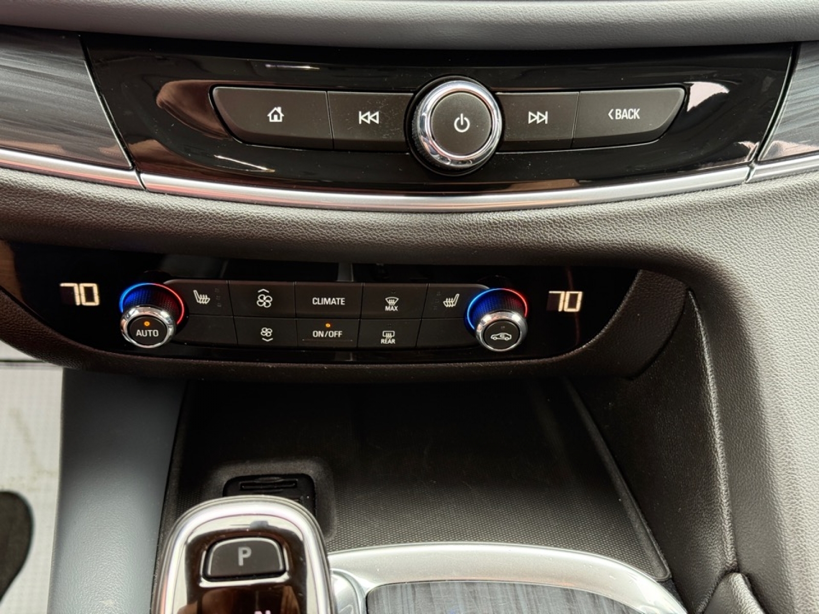 2021 Buick Enclave AWD Essence, 38434, Photo