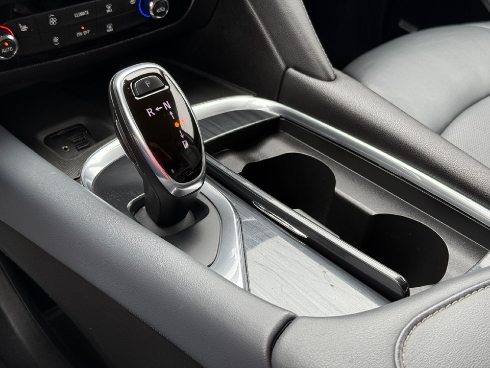 2021 Buick Enclave AWD Essence, 38434, Photo