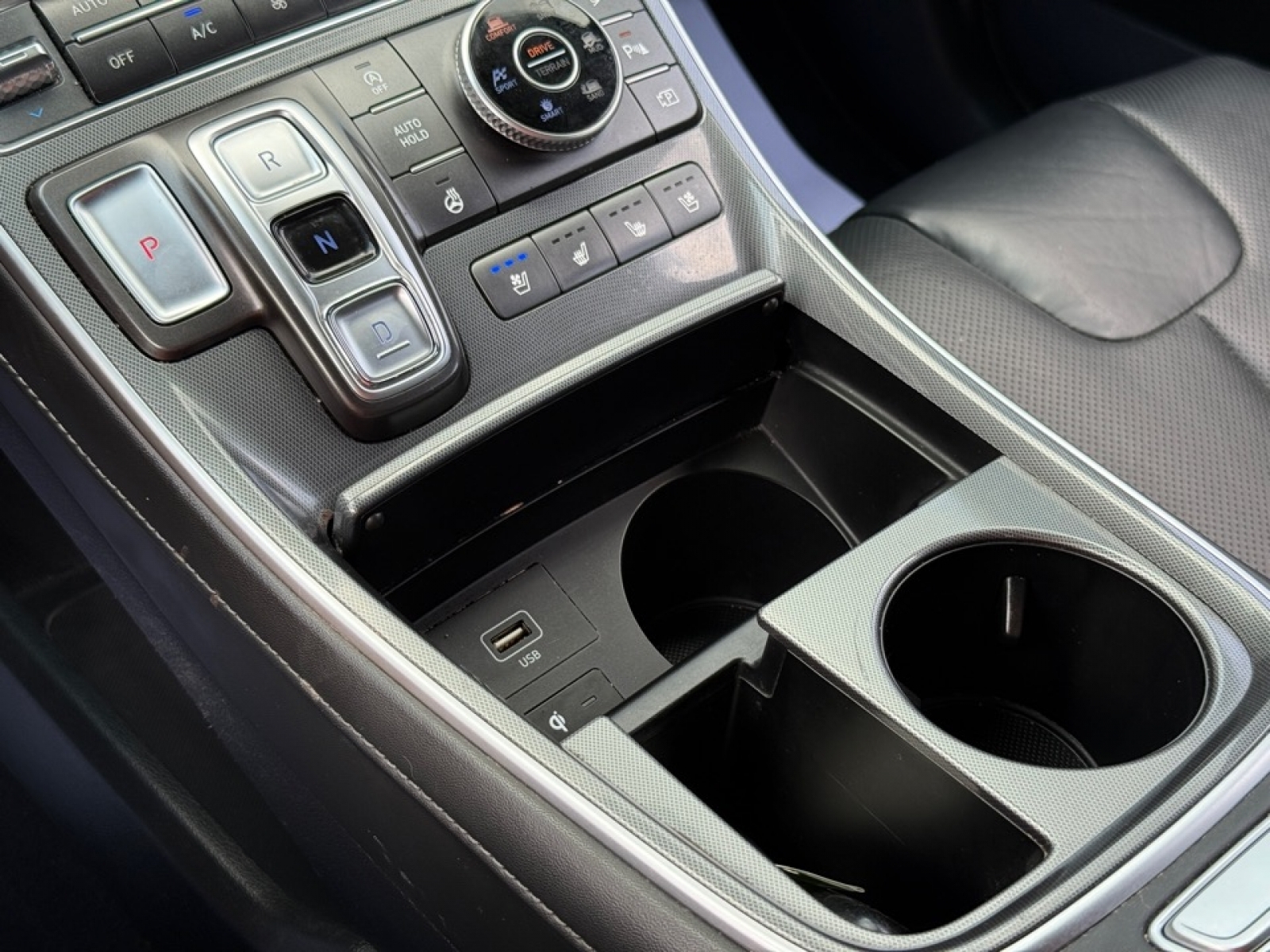 2021 Hyundai Santa Fe Ultimate Calligraphy, 38576, Photo