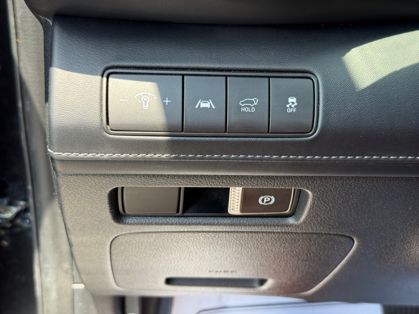 2021 Hyundai Santa Fe Ultimate Calligraphy, 38576, Photo