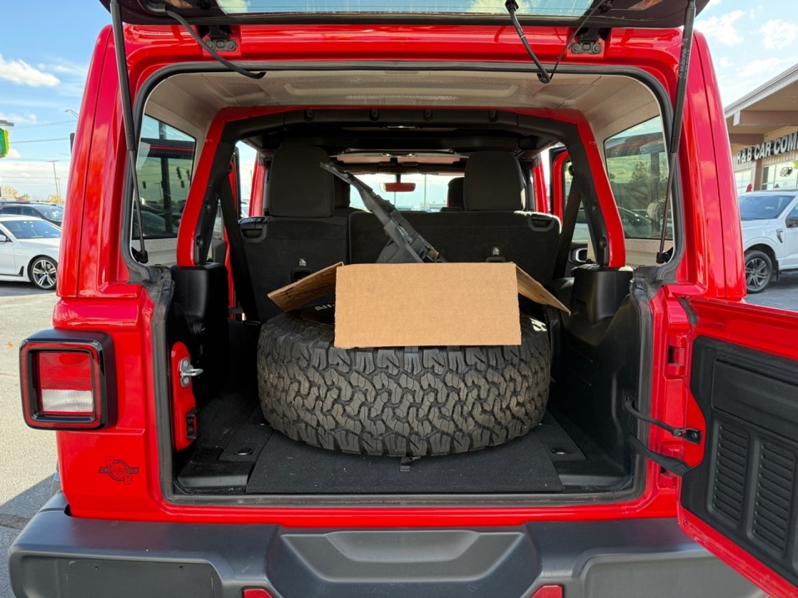 2021 Jeep Wrangler Unlimited Sahara, 38481B, Photo