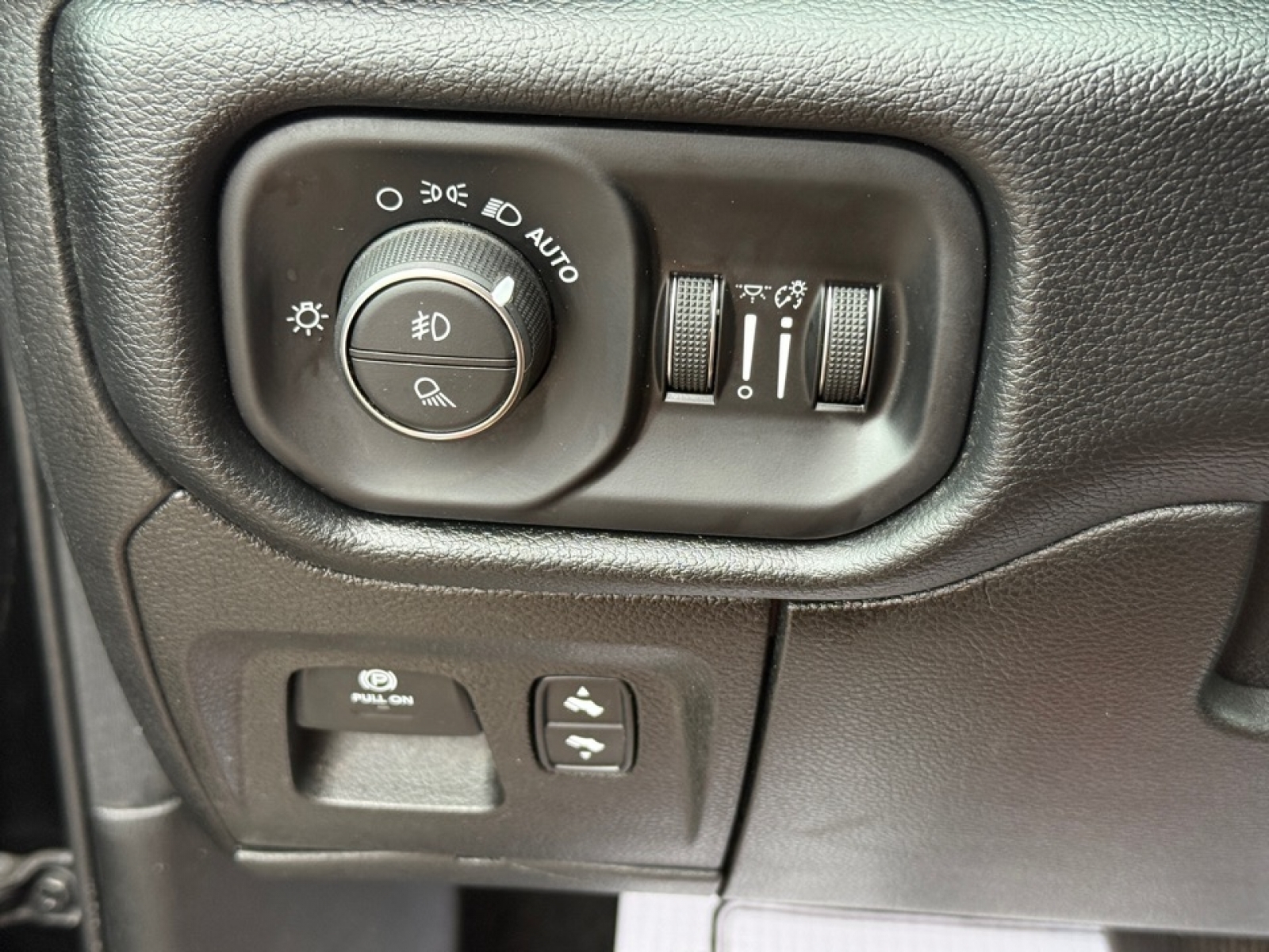 2021 Ram 1500 Laramie photo 32