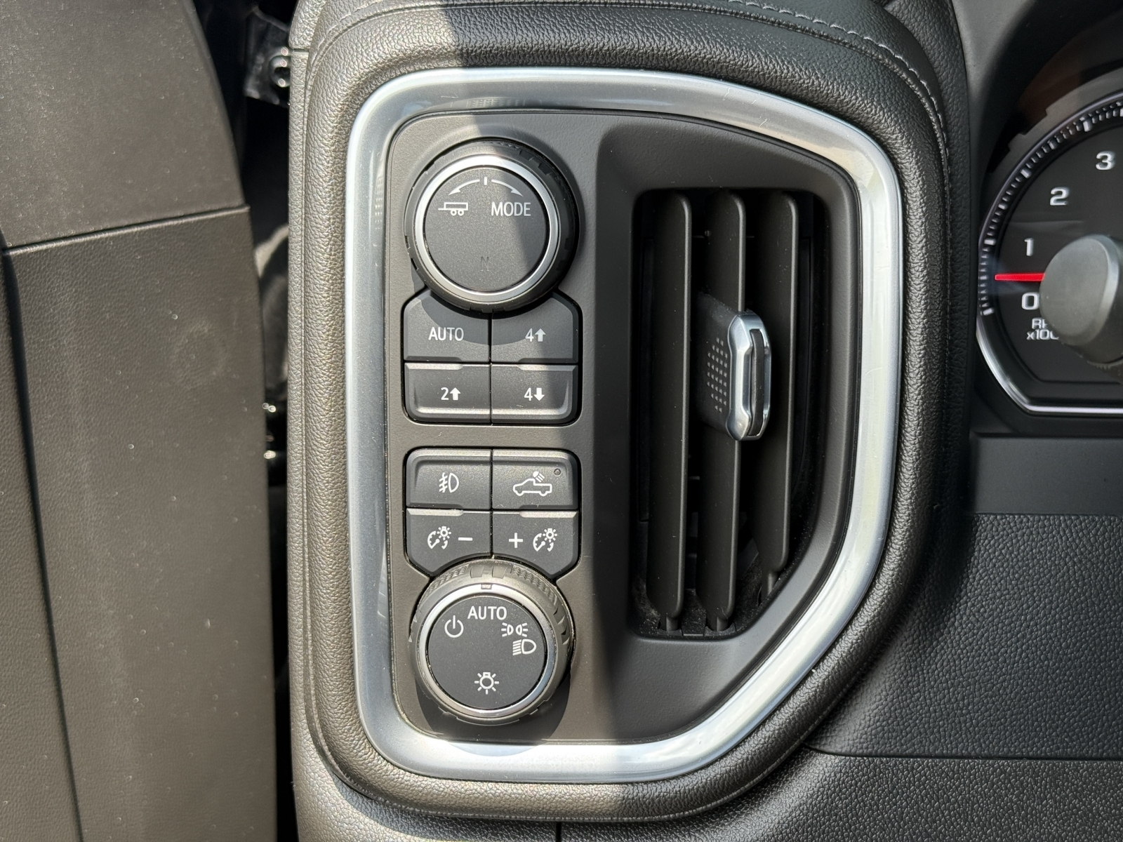 2022 Chevrolet Silverado 1500 LTD 4WD Crew Cab Short Bed LT Trail Boss, 38600, Photo