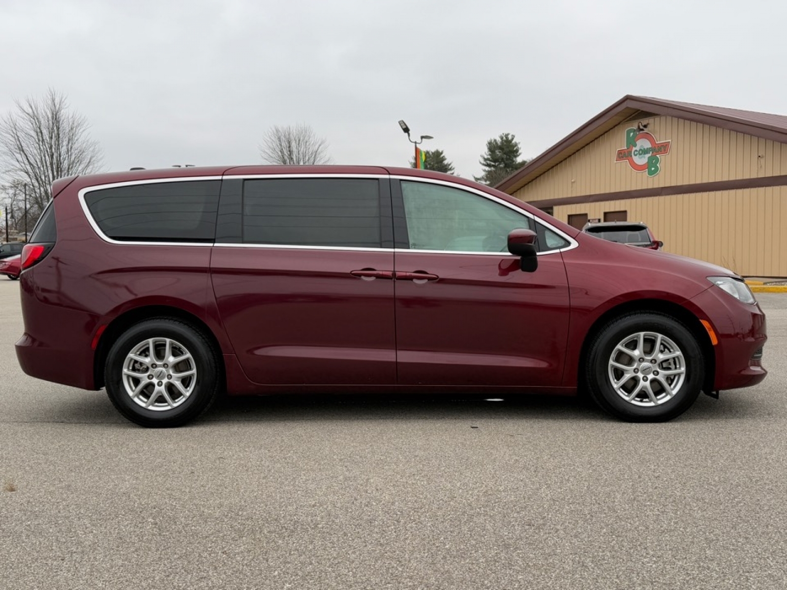 2022 Chrysler Voyager image