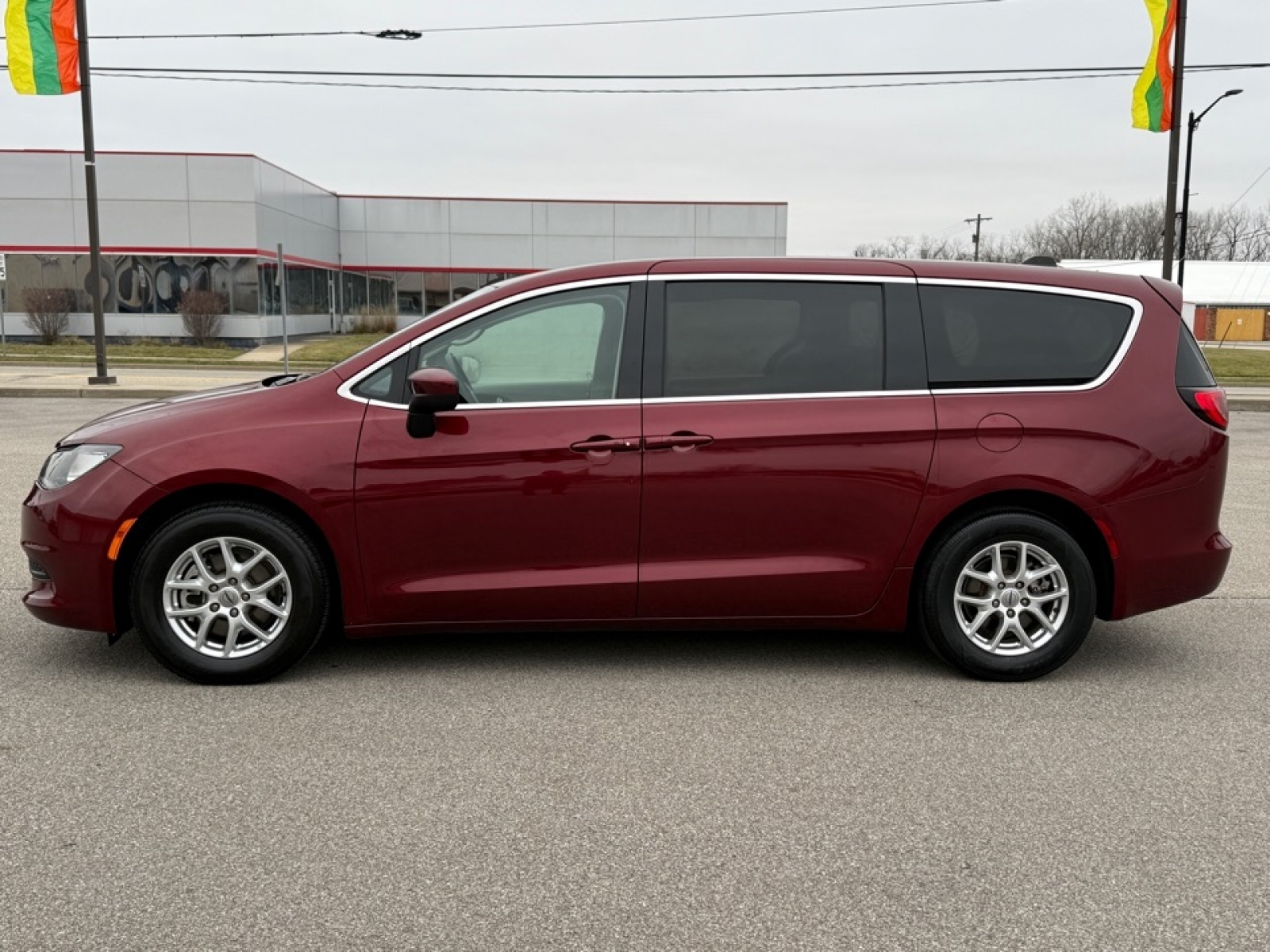 2022 Chrysler Voyager image