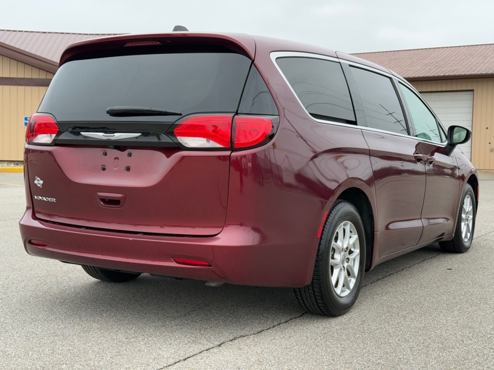 2022 Chrysler Voyager image