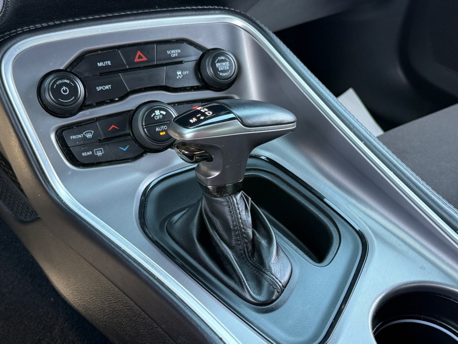 2022 Dodge Challenger SXT, 38924, Photo