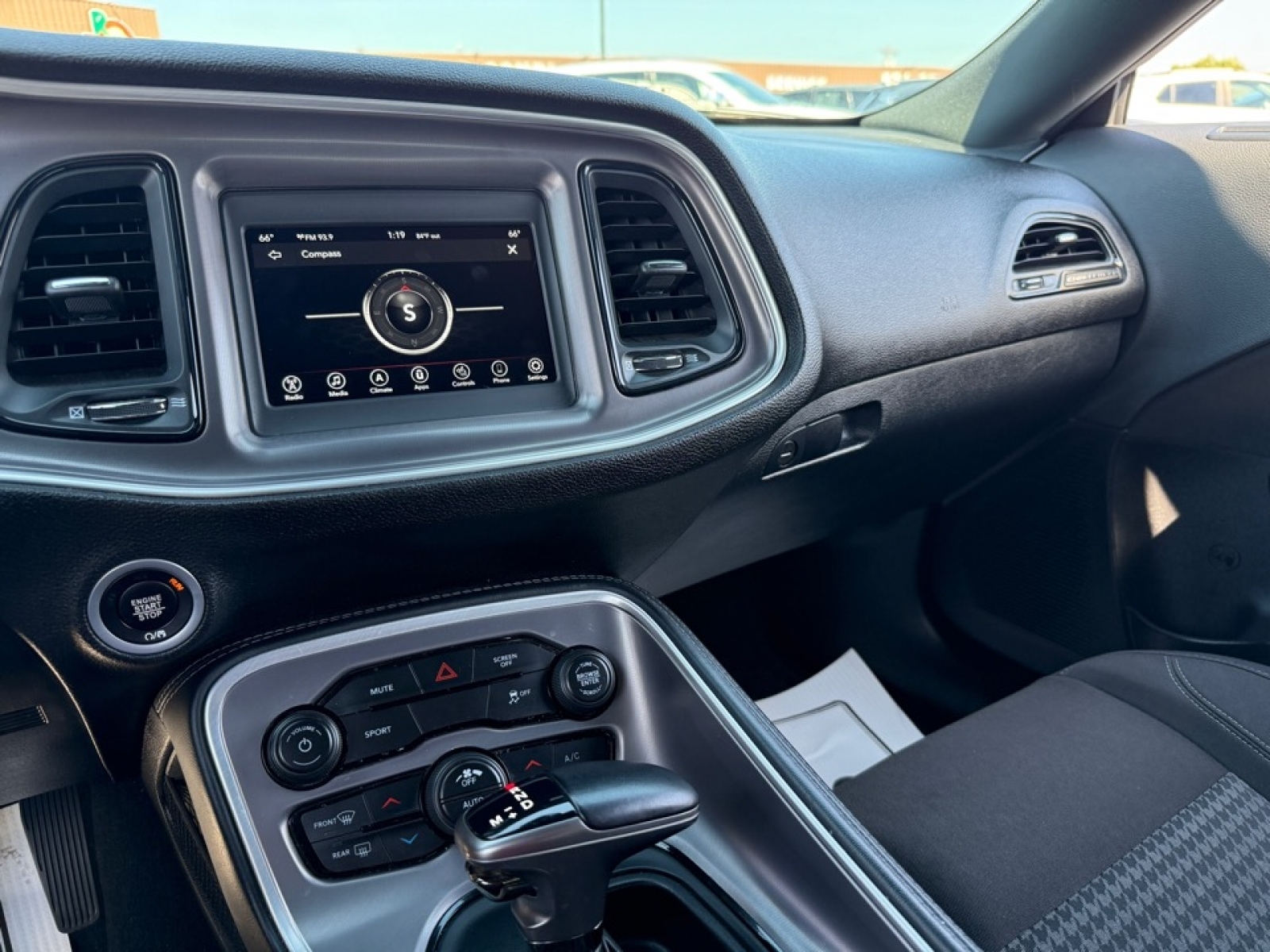 2022 Dodge Challenger SXT, 38924, Photo