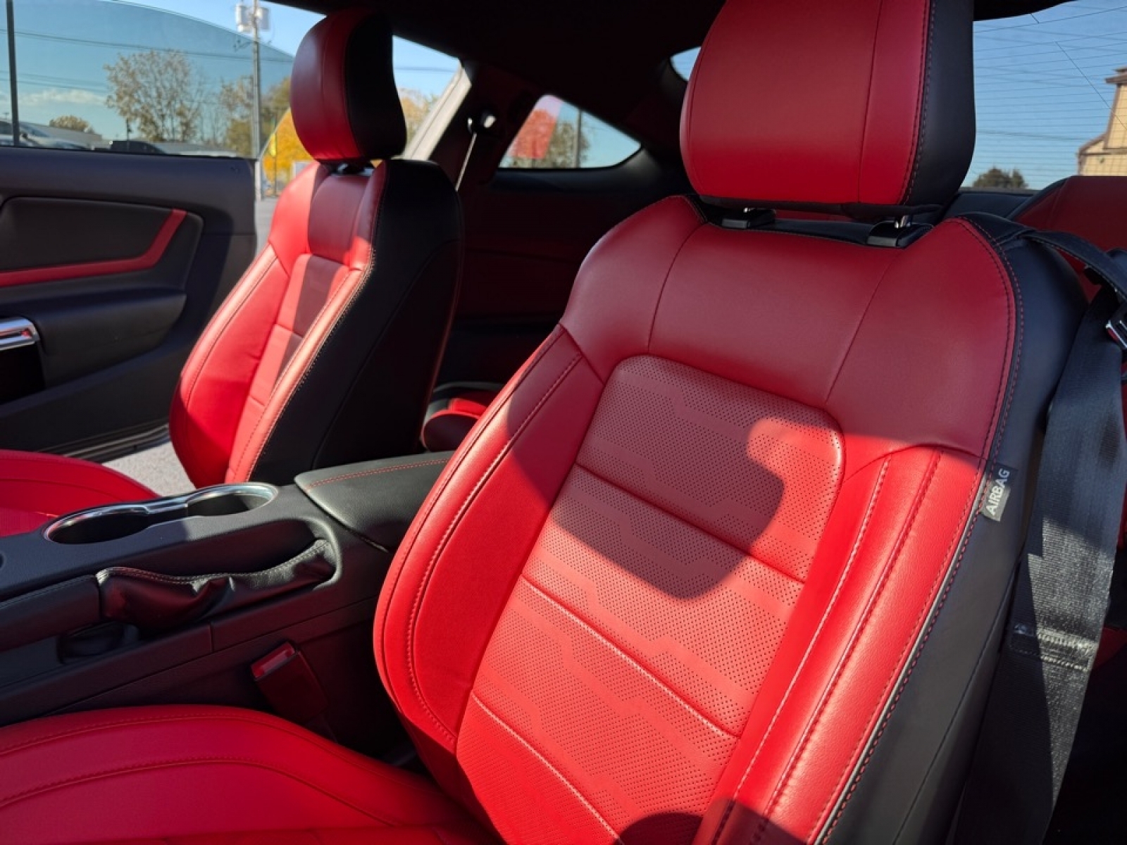 2022 Ford Mustang GT Premium, 39147, Photo