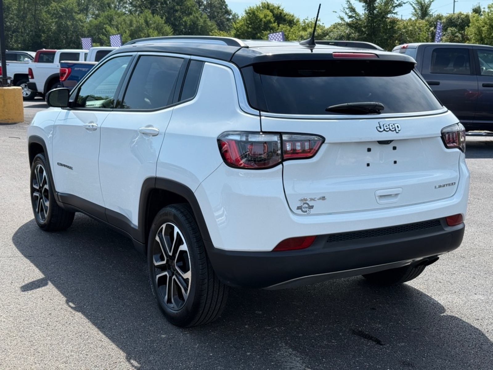 2022 Jeep Compass Limited photo 2