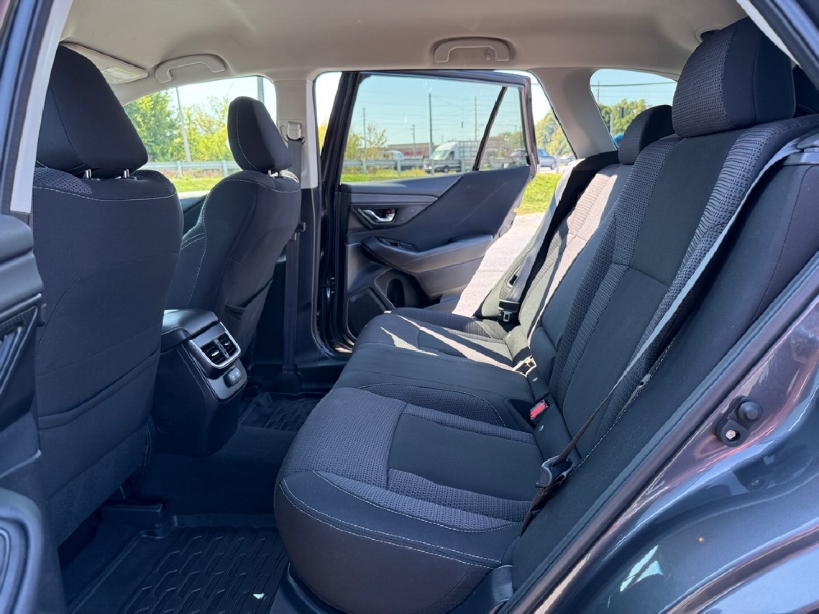 2022 Subaru Outback Premium, 38940, Photo