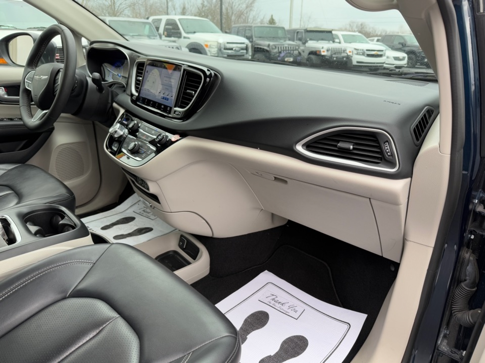 2023 Chrysler Pacifica image