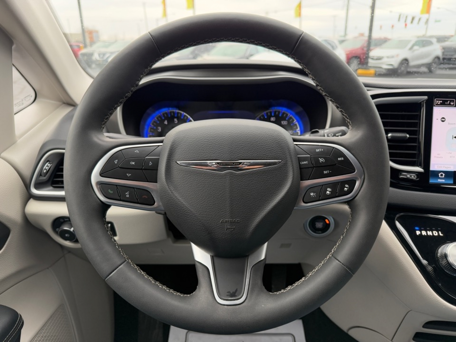 2023 Chrysler Pacifica image