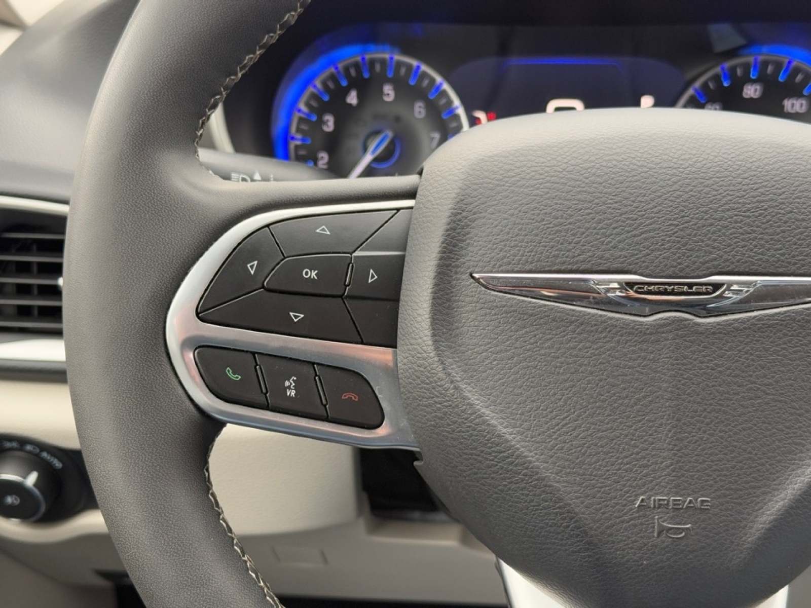 2023 Chrysler Pacifica image