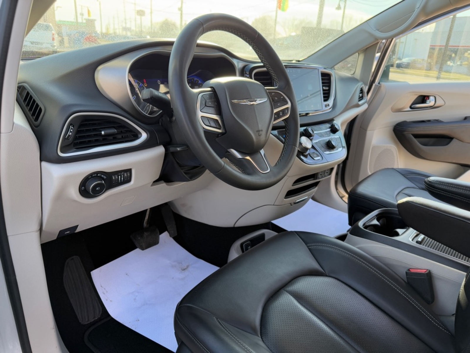 2023 Chrysler Pacifica image