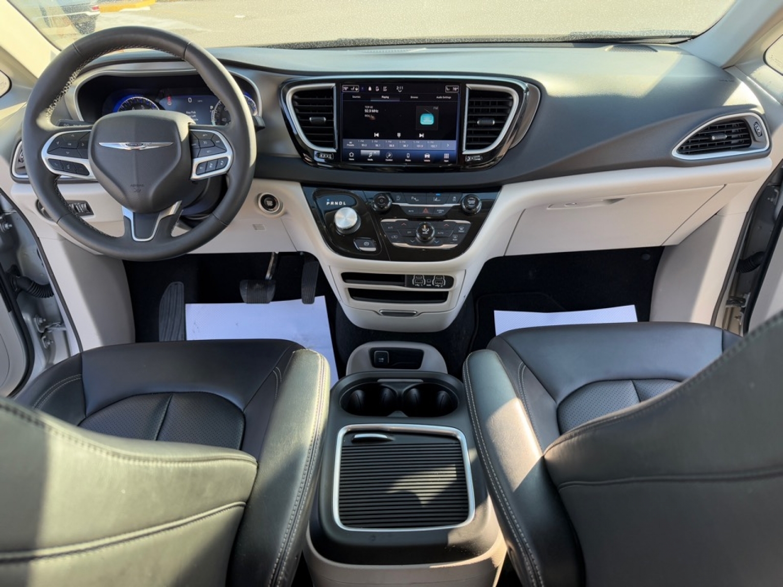 2023 Chrysler Pacifica image