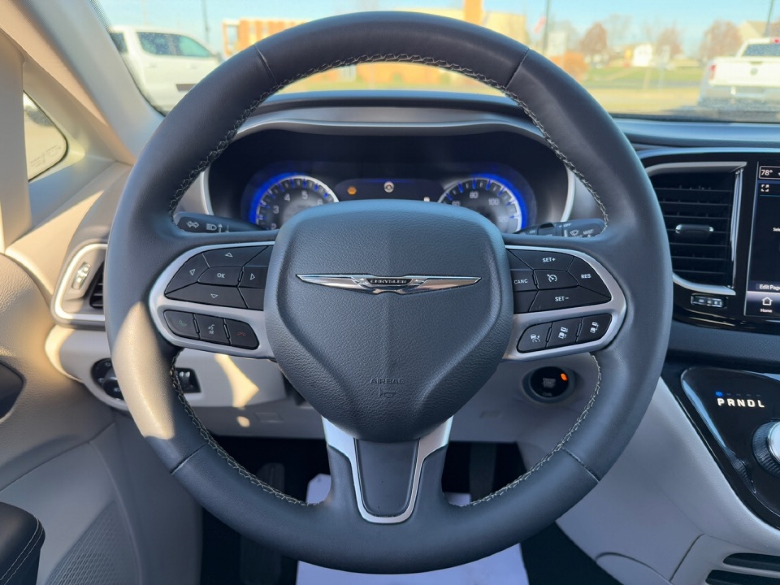 2023 Chrysler Pacifica image