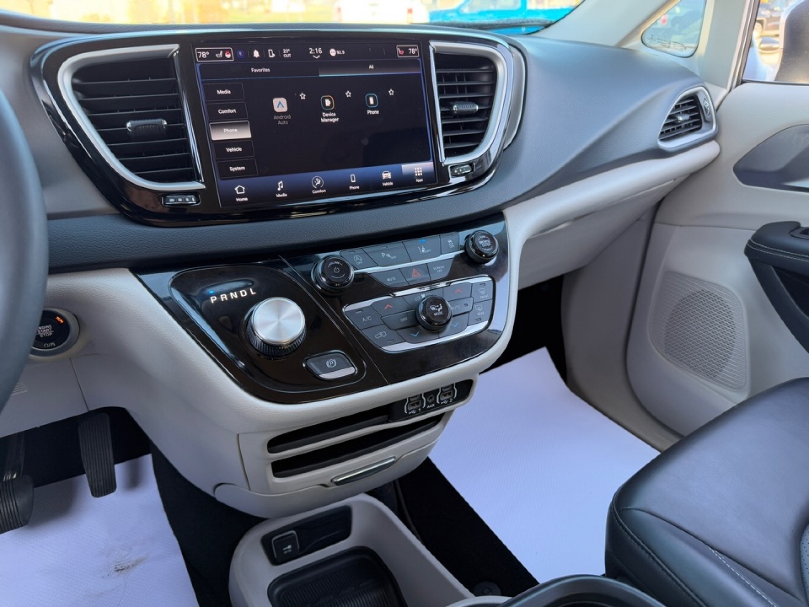 2023 Chrysler Pacifica image