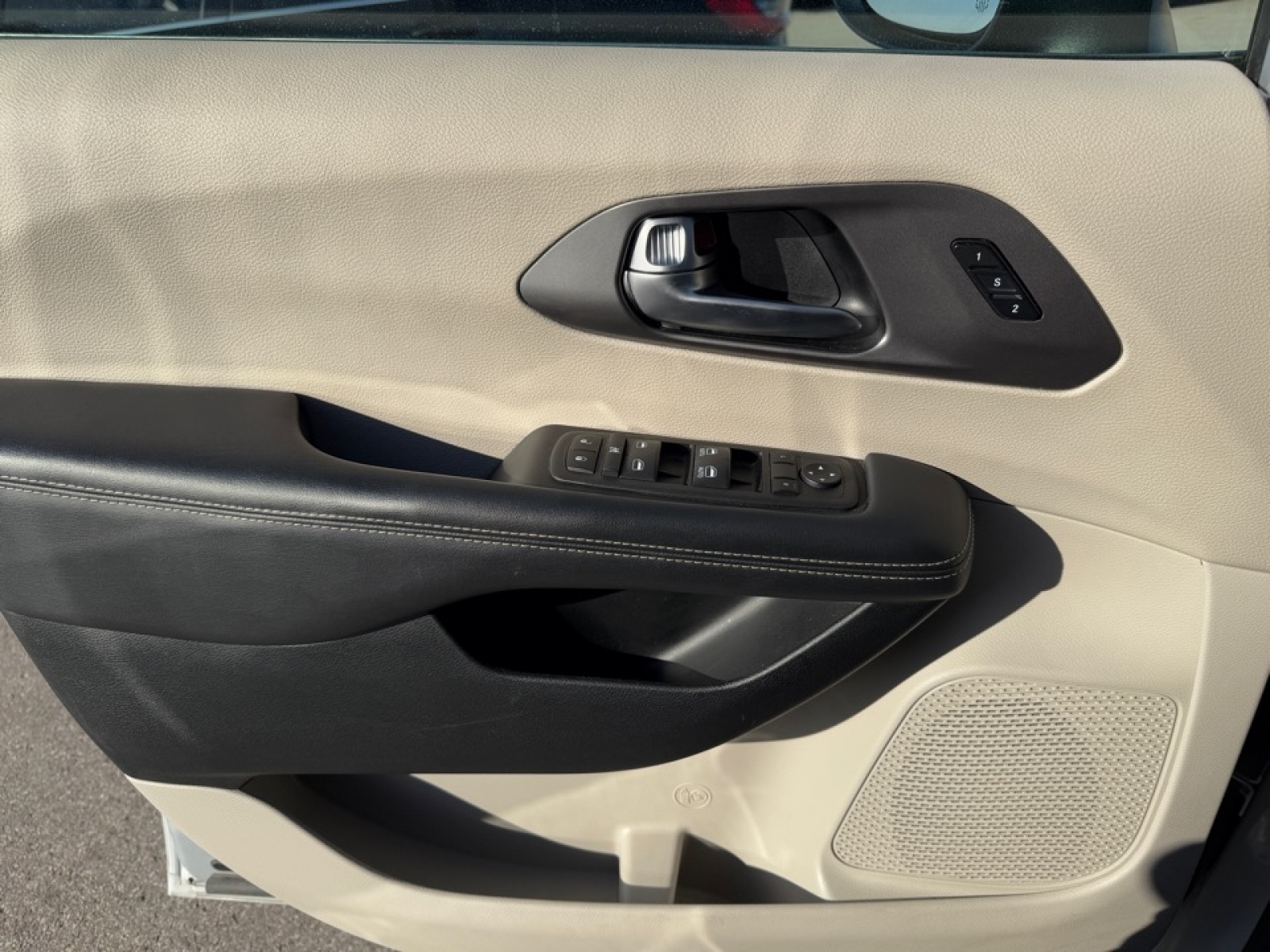 2023 Chrysler Pacifica image