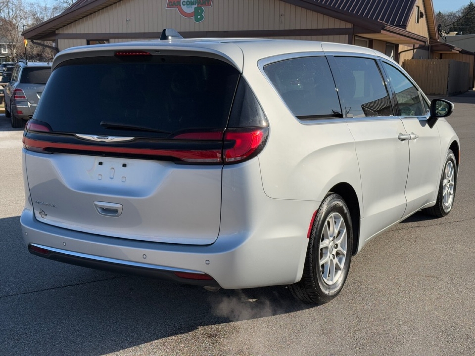 2023 Chrysler Pacifica image