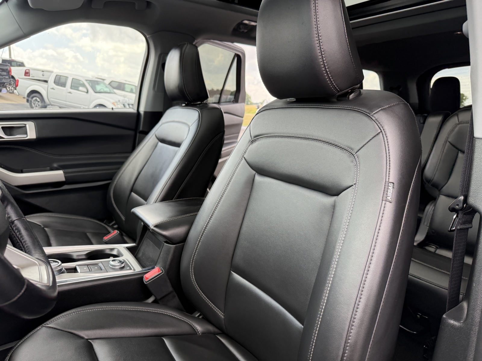 2023 Ford Explorer XLT, 38679, Photo