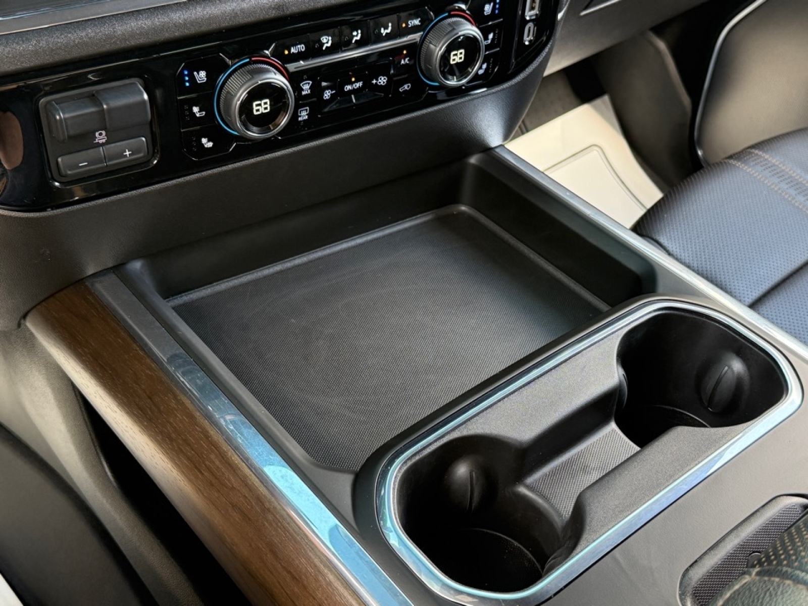 2024 Chevrolet Silverado 2500HD 4WD Crew Cab Standard Bed High Country, 38870, Photo