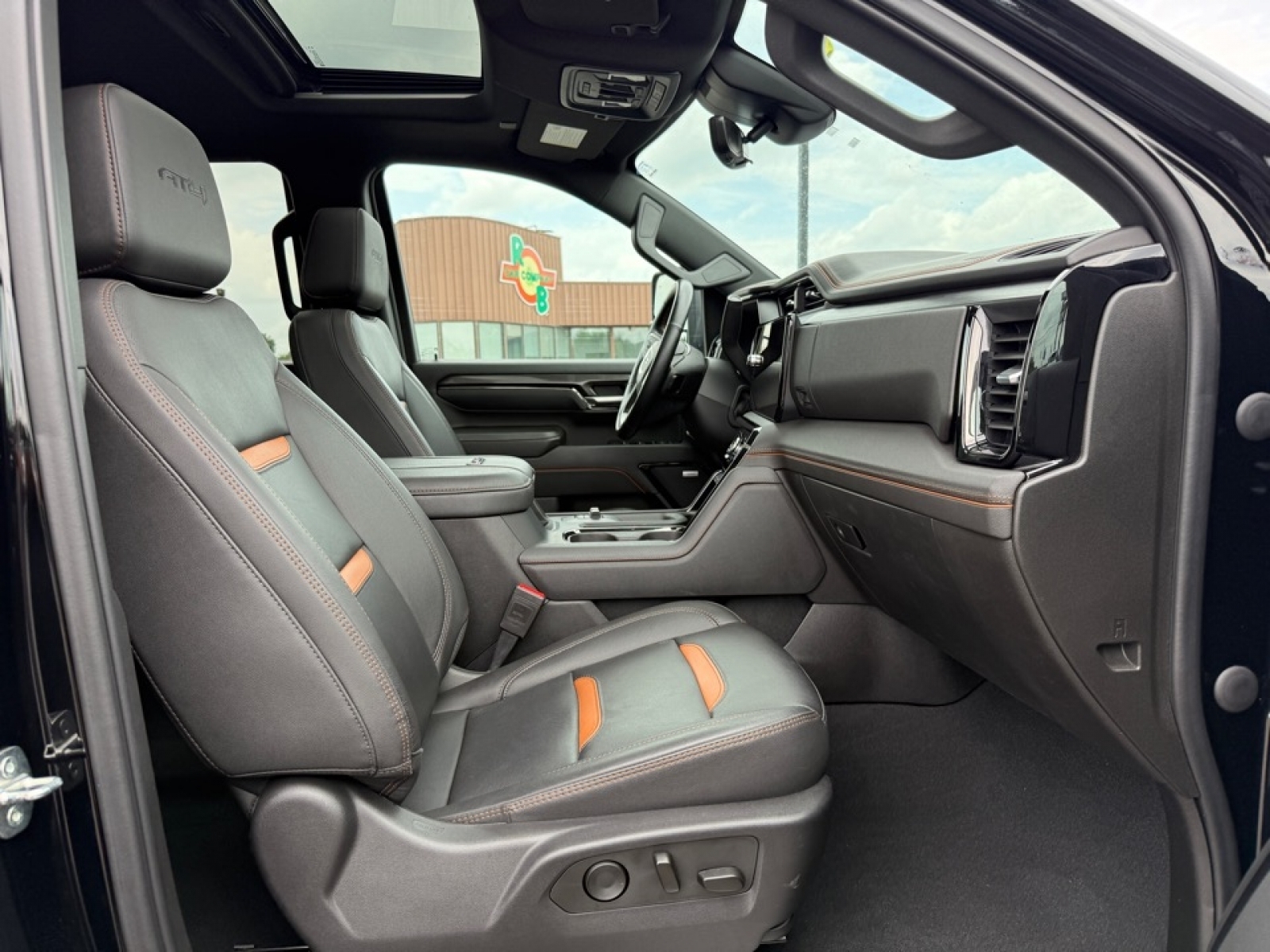 2024 GMC Sierra 2500HD 4WD Crew Cab Standard Bed AT4, 38446, Photo