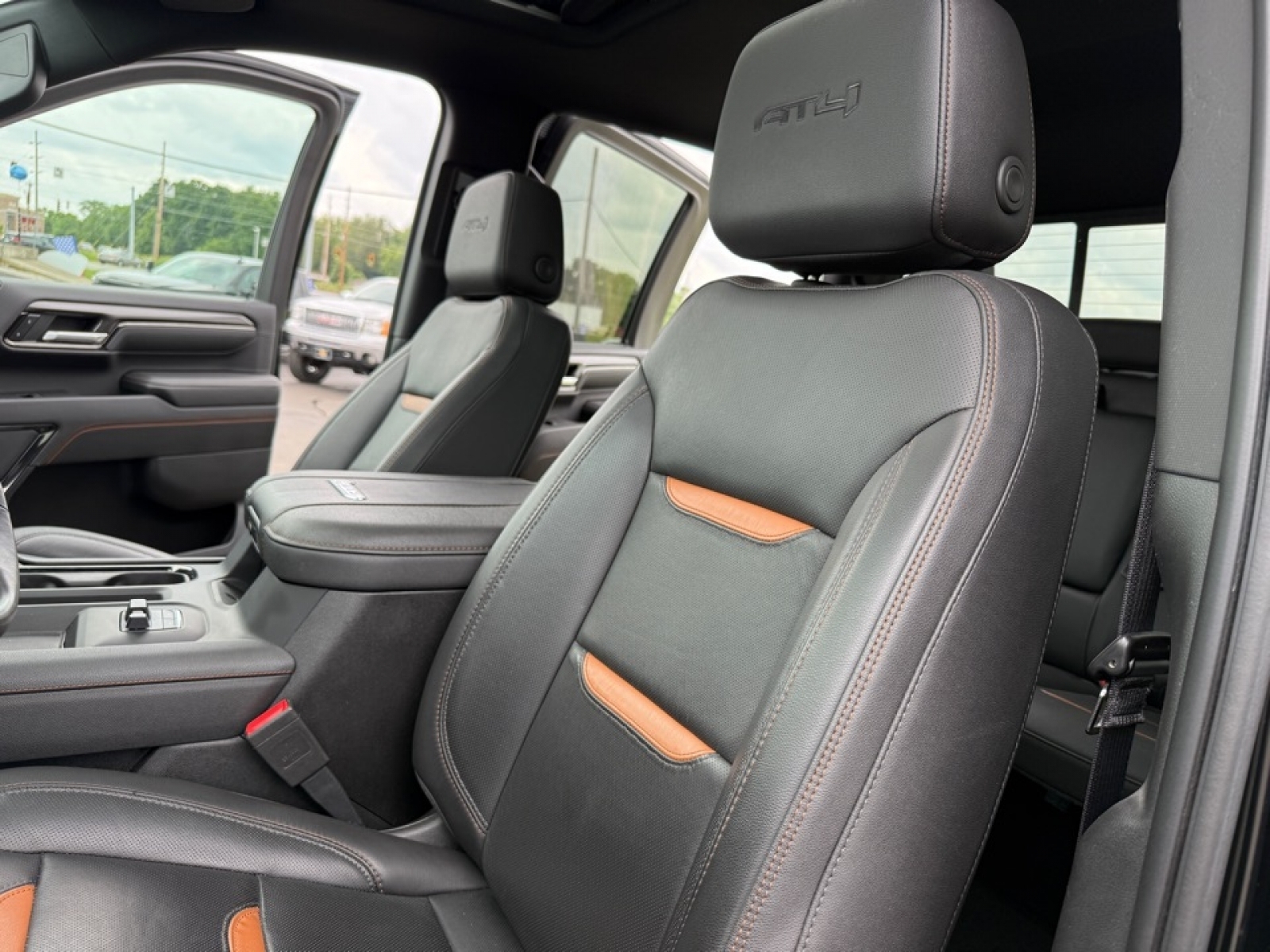 2024 GMC Sierra 2500HD 4WD Crew Cab Standard Bed AT4, 38446, Photo