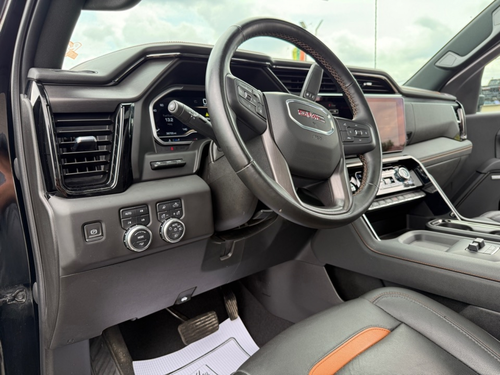 2024 GMC Sierra 2500HD 4WD Crew Cab Standard Bed AT4, 38446, Photo
