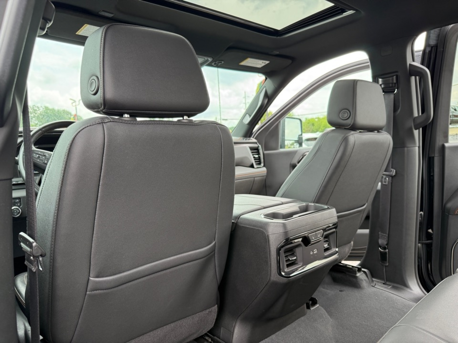 2024 GMC Sierra 2500HD 4WD Crew Cab Standard Bed AT4, 38446, Photo