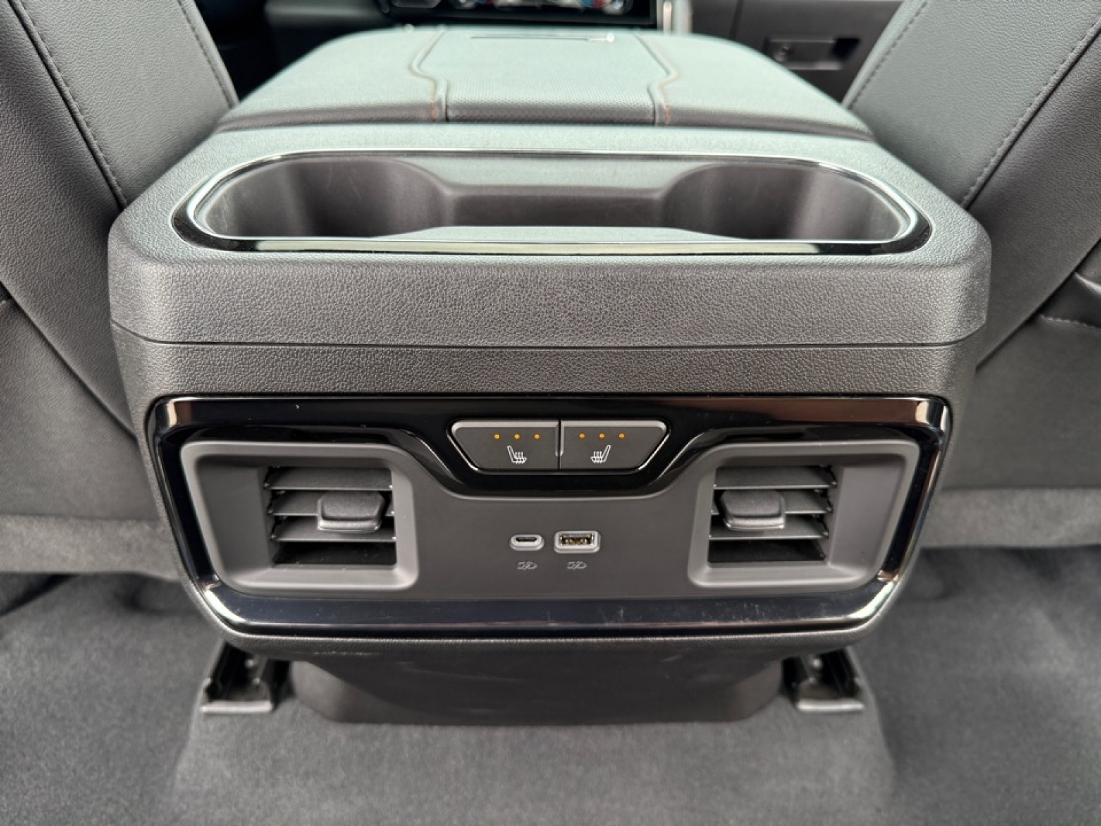 2024 GMC Sierra 2500HD 4WD Crew Cab Standard Bed AT4, 38446, Photo