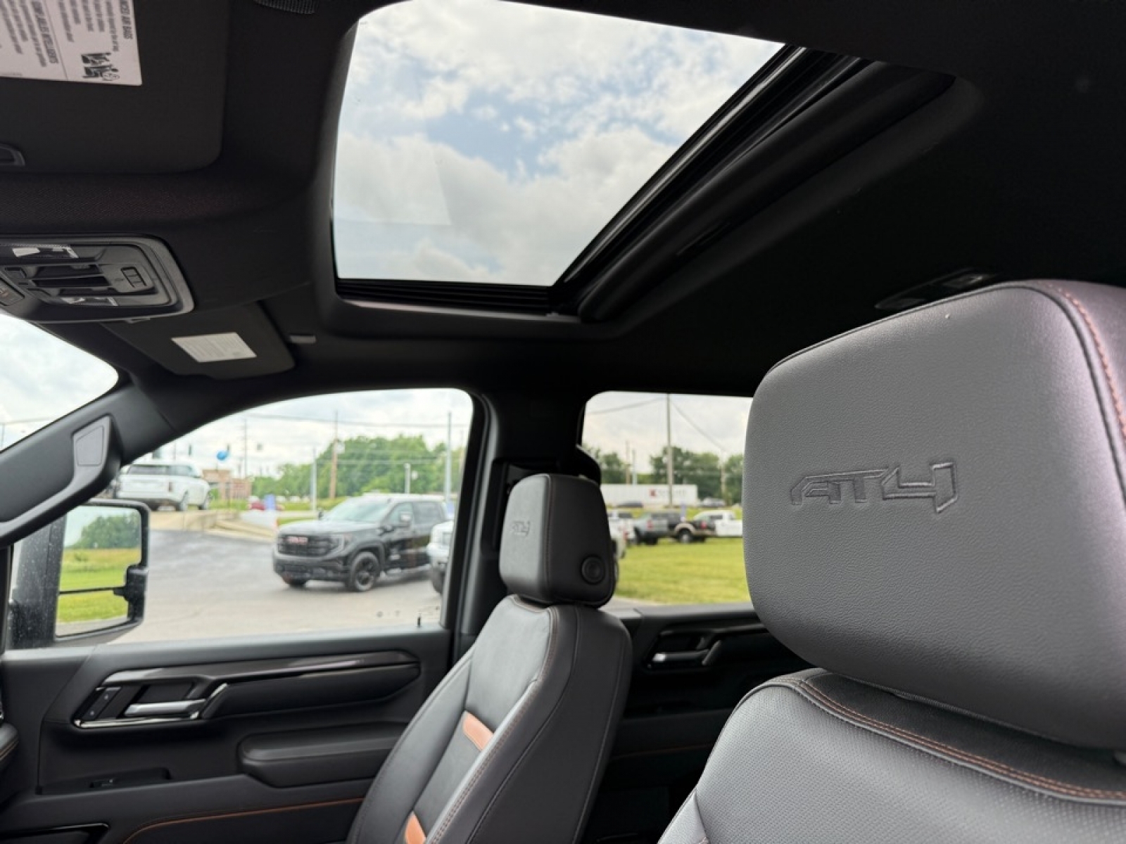 2024 GMC Sierra 2500HD 4WD Crew Cab Standard Bed AT4, 38446, Photo