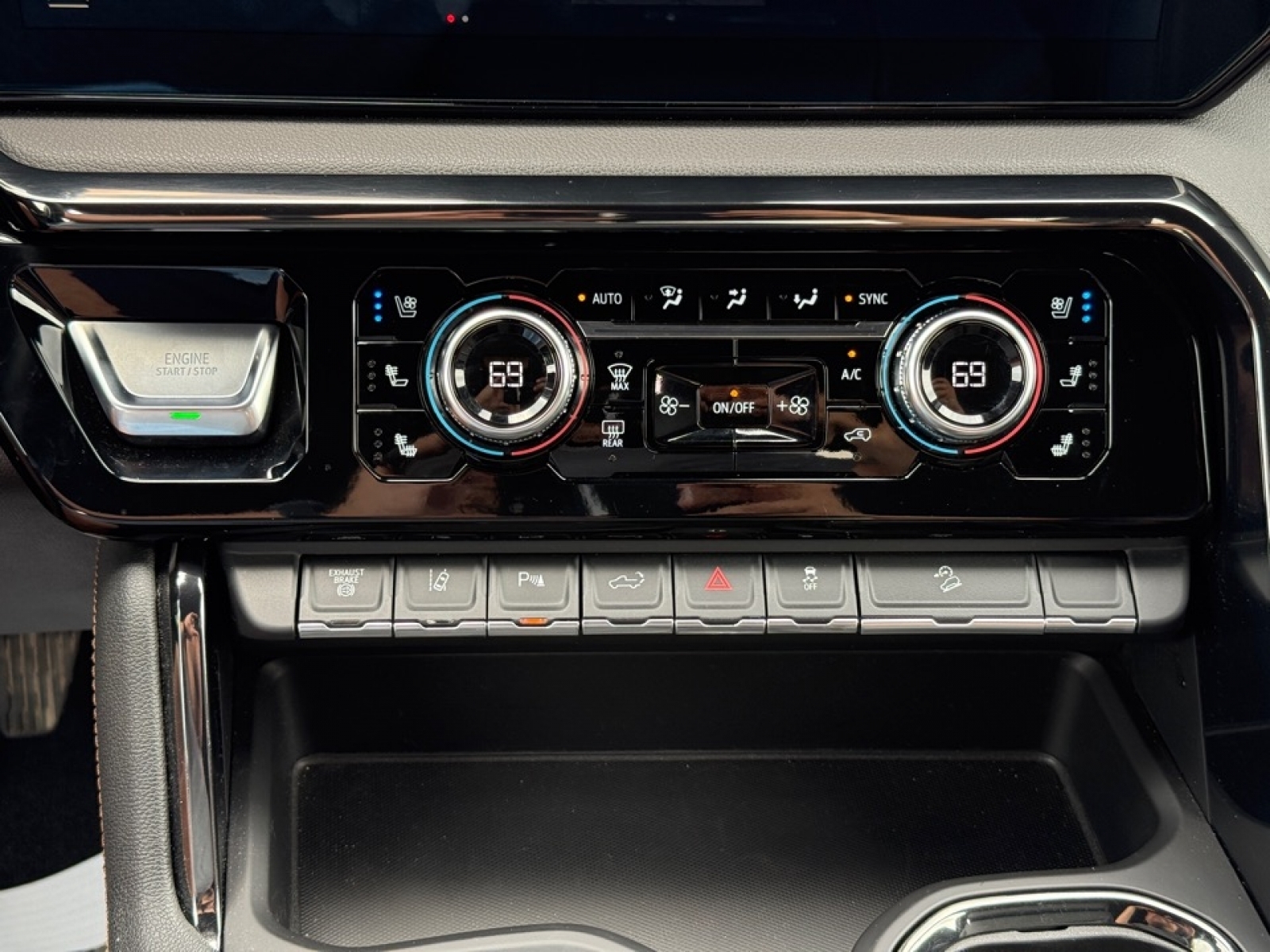 2024 GMC Sierra 2500HD 4WD Crew Cab Standard Bed AT4, 38446, Photo